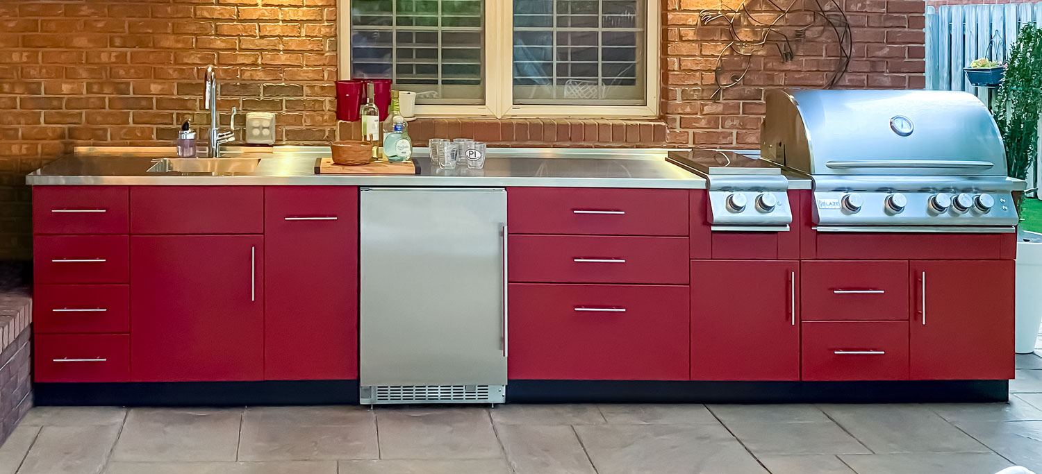 Outdoor Kitchen with Stainless Steel Countertops